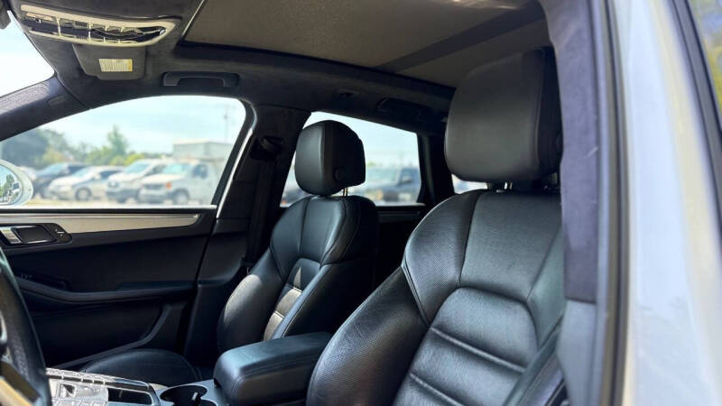 2015 Porsche Macan Turbo
