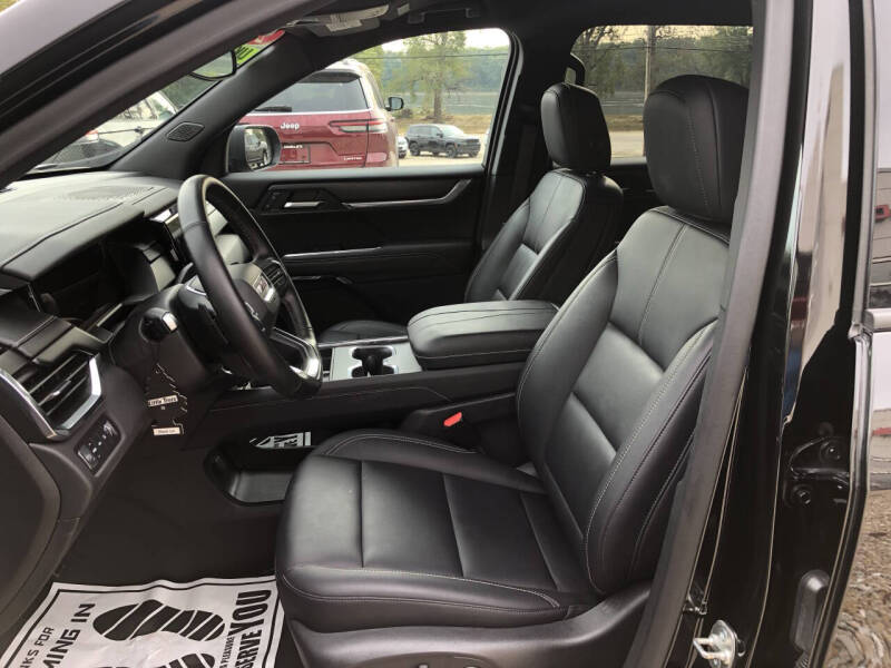 2024 GMC Acadia Elevation