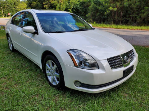 white nissan maxima 2005