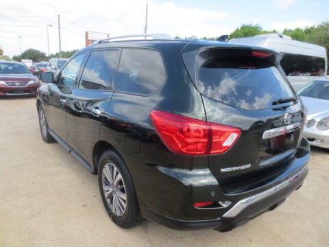 2020 Nissan Pathfinder SV