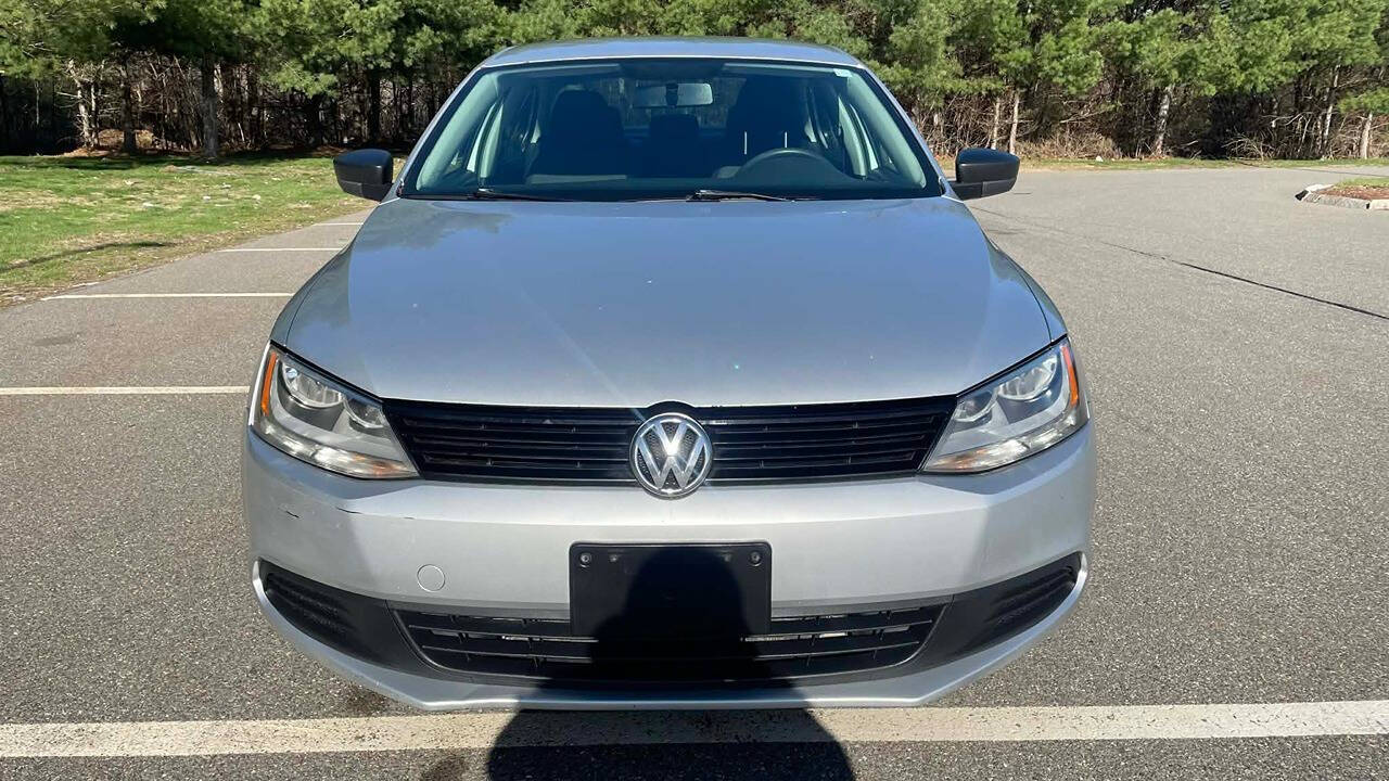 Silver 2011 Volkswagen Jetta Base Base 4dr Sedan 6A 2