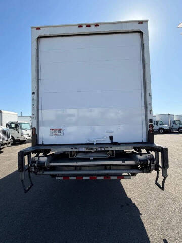 2018 Freightliner M2 106