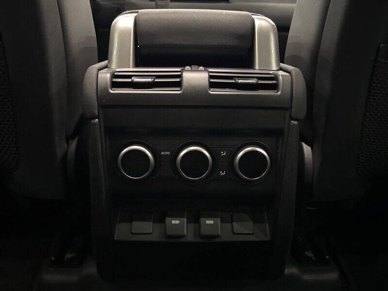 2023 Land Rover Defender 130 X-Dynamic SE