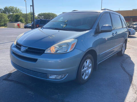 2005 Toyota Sienna for sale at Auto Outlets USA in Rockford IL