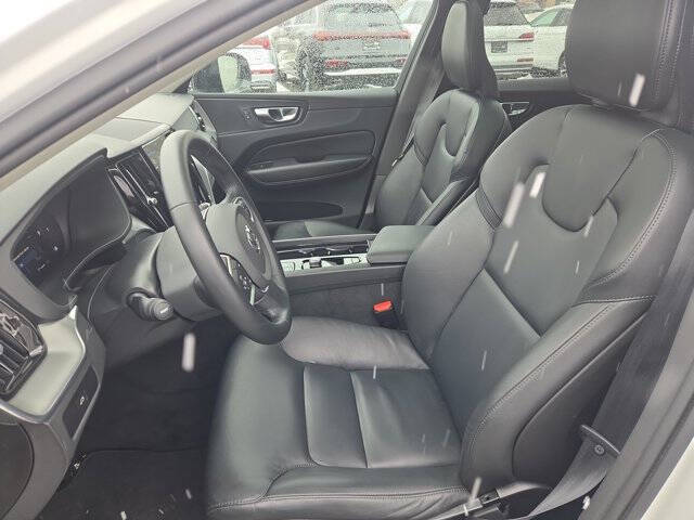 2025 Volvo XC60 B5 Core Dark Theme