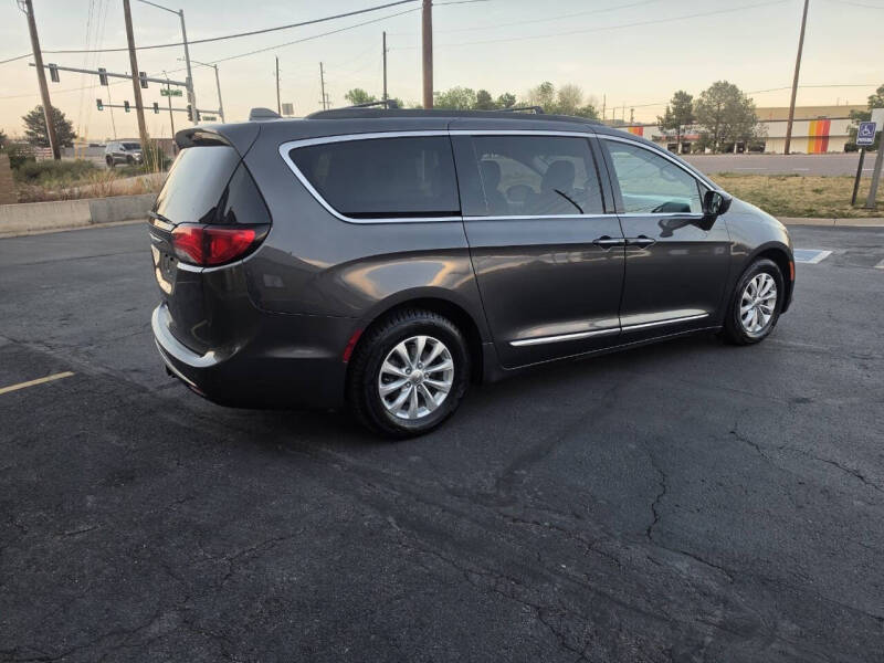 2017 Chrysler Pacifica Touring-L
