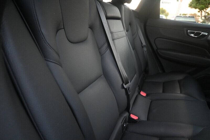 2020 Volvo XC60 T5 Momentum