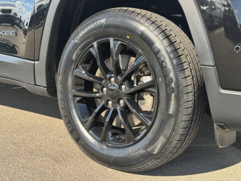 2023 Jeep Cherokee Altitude Lux