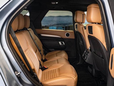 2023 Land Rover Discovery P300 S R-Dynamic