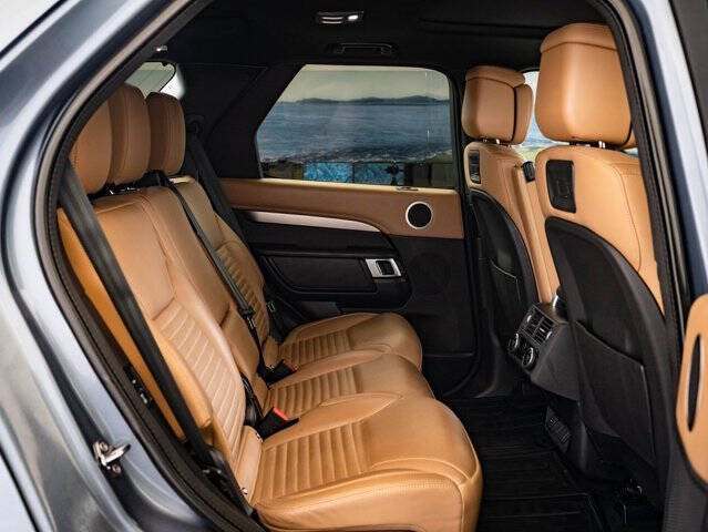 2023 Land Rover Discovery P300 S R-Dynamic