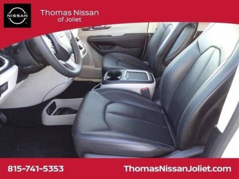 2024 Chrysler Pacifica Plug-In Hybrid Select