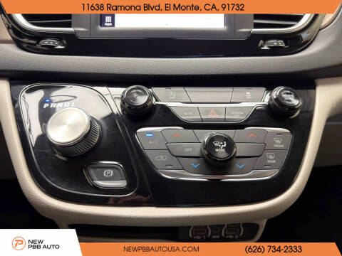 2022 Chrysler Voyager LX