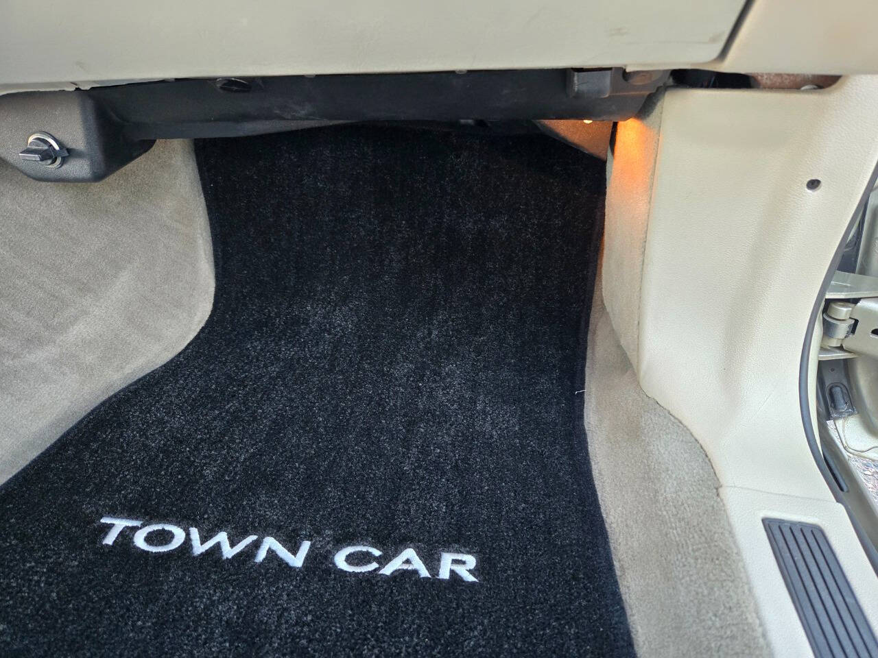 1997 Lincoln Town Car 143