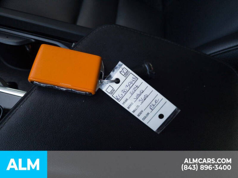 2024 Volvo S60 B5 Plus Dark Theme