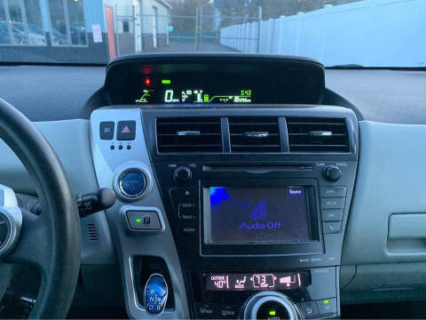 2013 Toyota Prius v Three