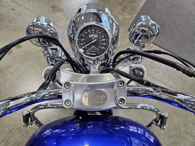 1999 Victory V92