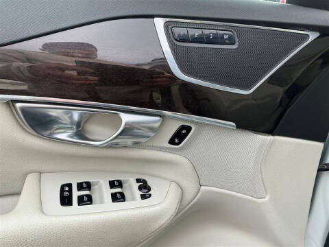 2019 Volvo XC90 T6 Momentum