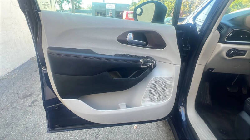 2017 Chrysler Pacifica Touring