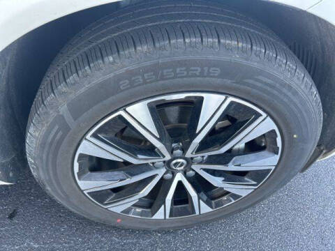 2023 Volvo XC60 B5 Plus Bright Theme