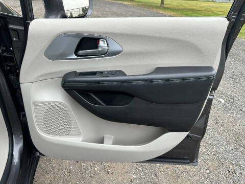 2017 Chrysler Pacifica Hybrid Platinum