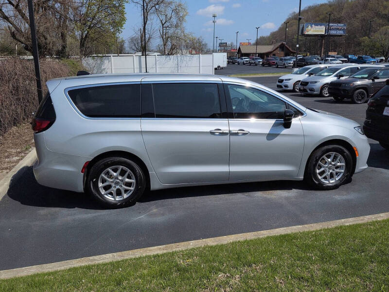 2024 Chrysler Pacifica Touring L