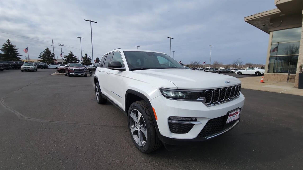 2024 Jeep Grand Cherokee for sale at Victoria Auto Sales in Victoria, MN