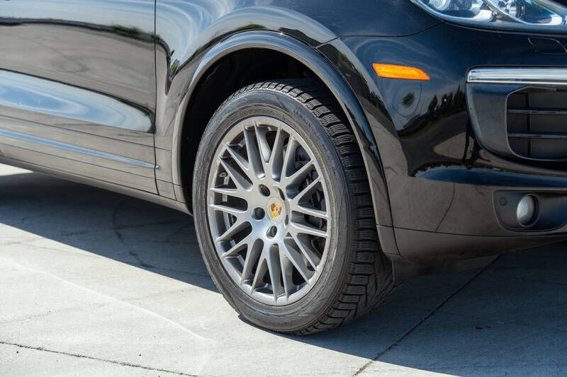 2017 Porsche Cayenne Platinum Edition