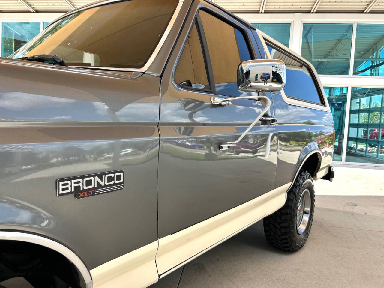 1989 Ford Bronco 11