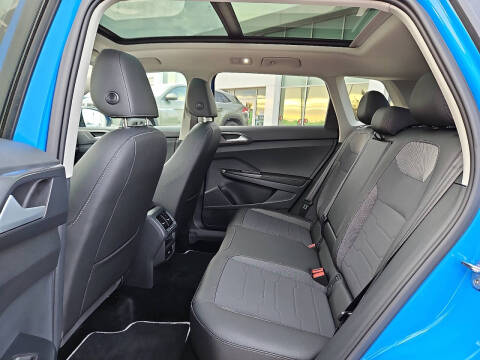 2025 Volkswagen Taos SE Black