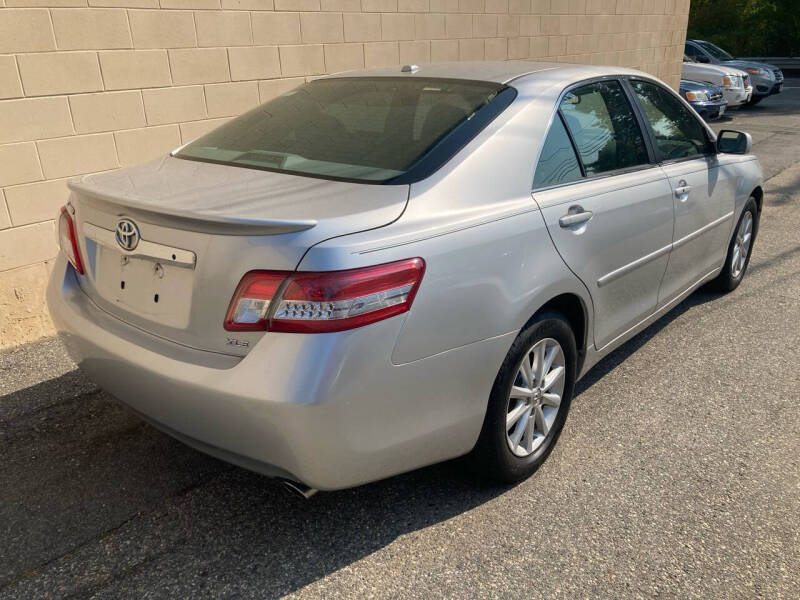 2011 Toyota Camry XLE photo 6