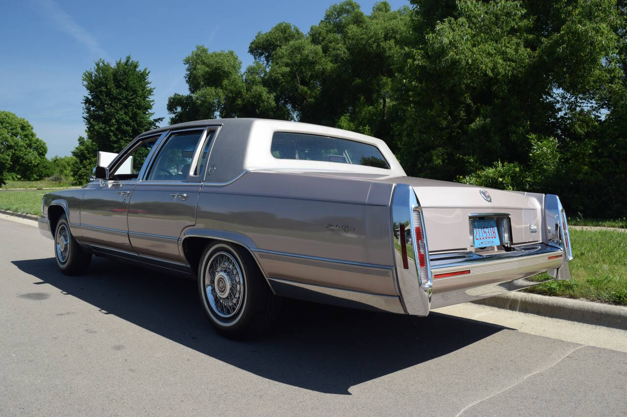 1991 Cadillac Brougham 24