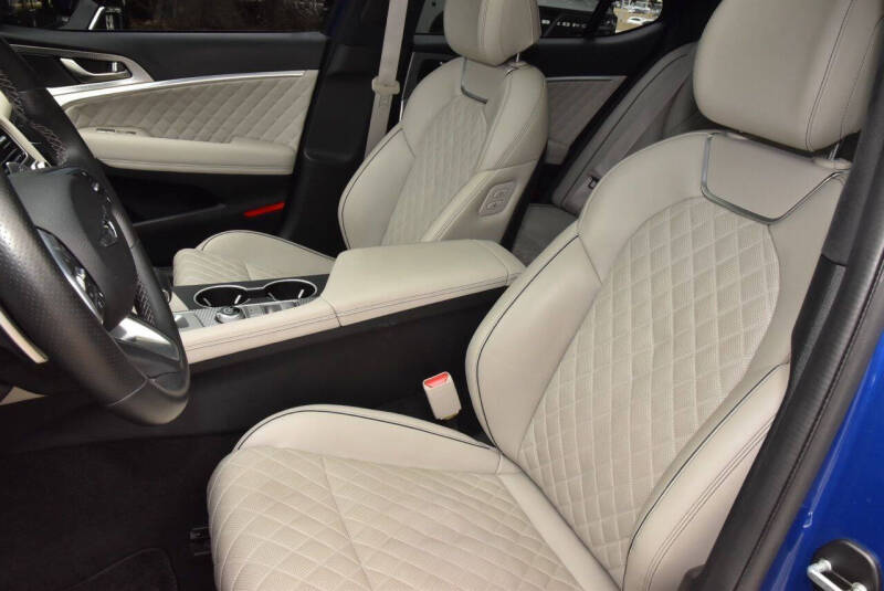 2023 Genesis G70