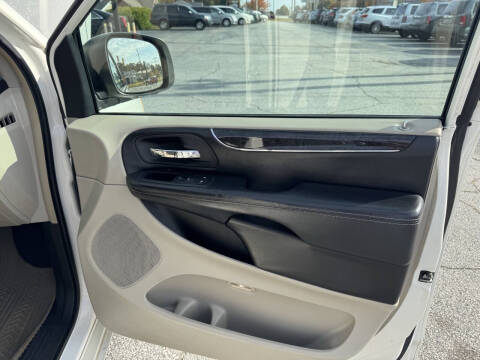 2011 Chrysler Town and Country Touring-L