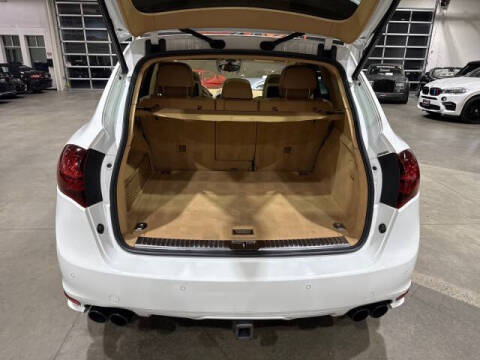 2013 Porsche Cayenne GTS