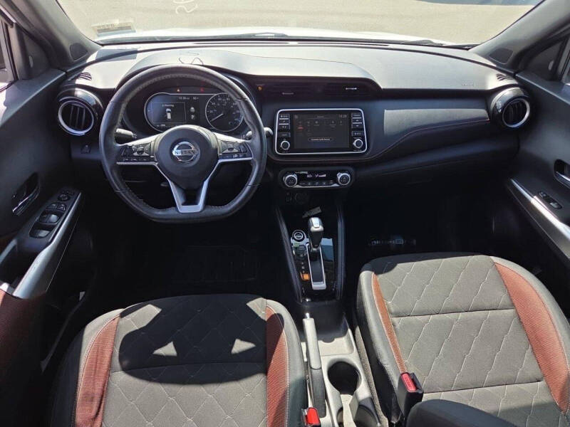 2019 Nissan Kicks SR