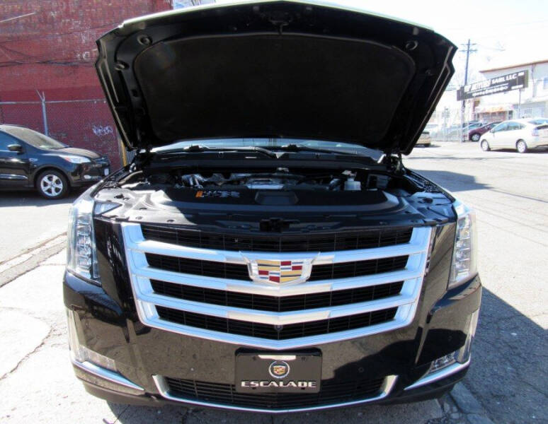 2018 Cadillac Escalade ESV Luxury