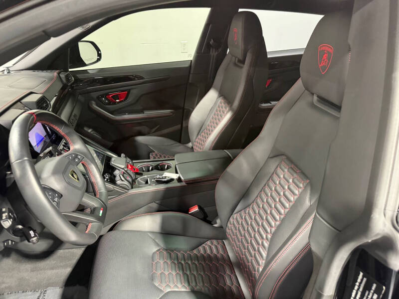 2023 Lamborghini Urus S