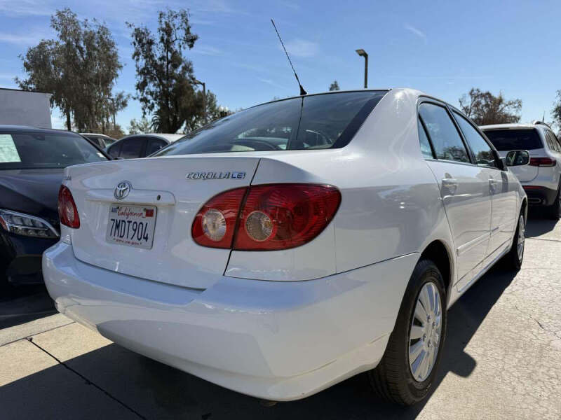 2005 Toyota Corolla LE