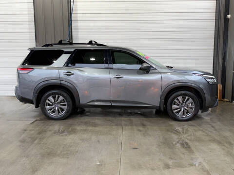 2022 Nissan Pathfinder SV