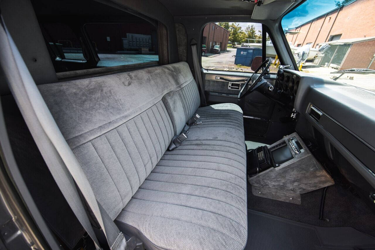 1988 Chevrolet Suburban 77