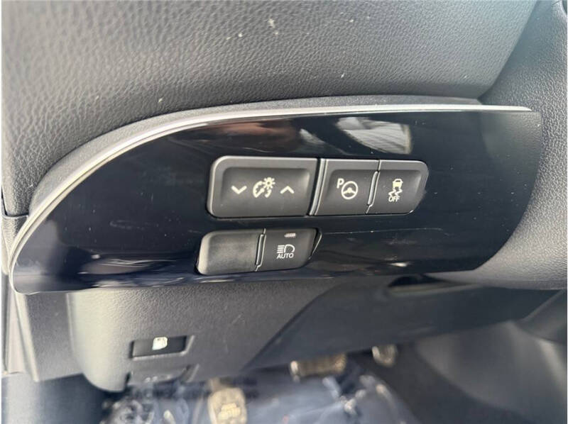 2017 Toyota Prius Three Touring