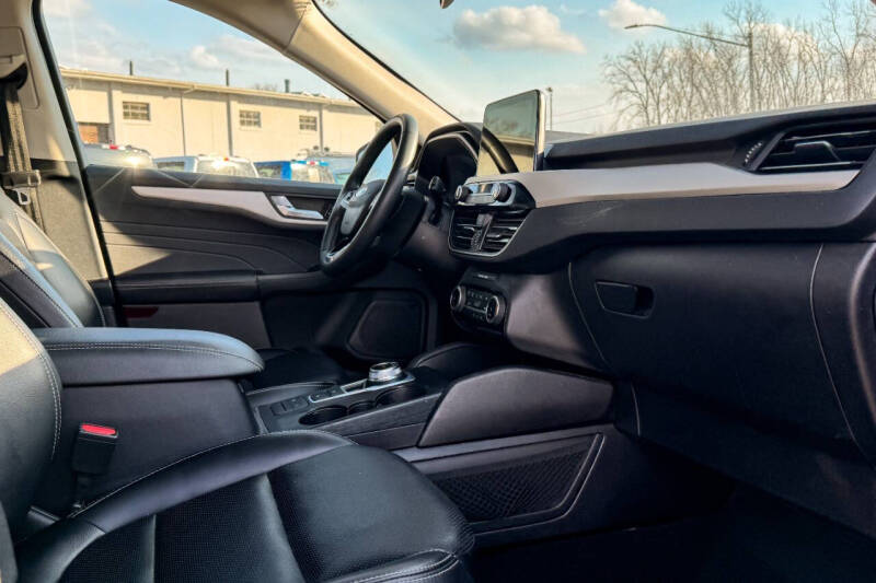 2022 Ford Escape SEL