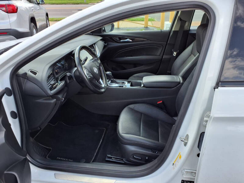 2020 Buick Regal Sportback Essence