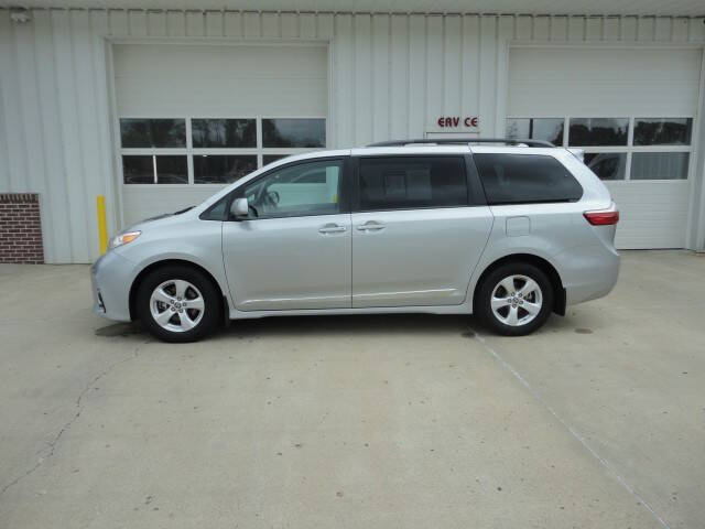 2020 Toyota Sienna LE 7-Passenger Auto Access Seat
