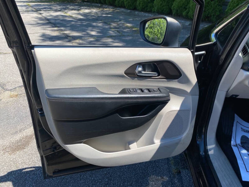 2020 Chrysler Voyager LXi