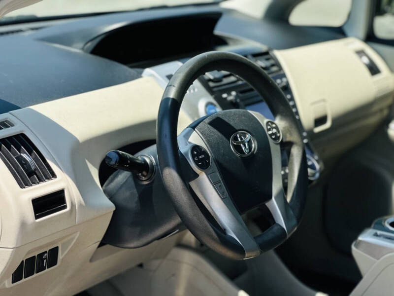 2013 Toyota Prius v Two