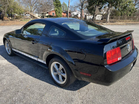 2005 Ford Mustang V6 Deluxe
