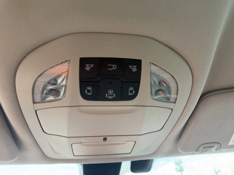 2017 Chrysler Pacifica Hybrid Premium