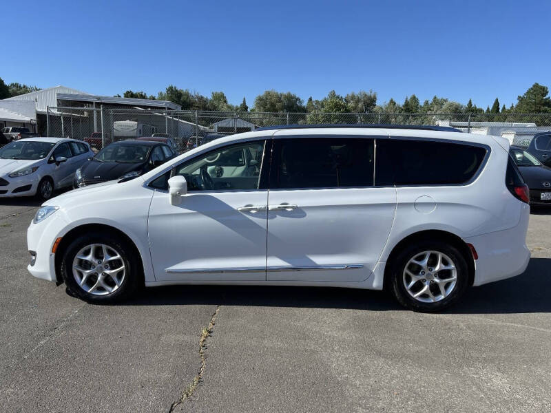 2020 Chrysler Pacifica Touring L