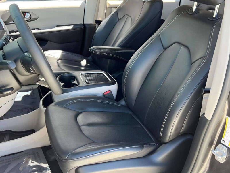 2022 Chrysler Pacifica Touring L